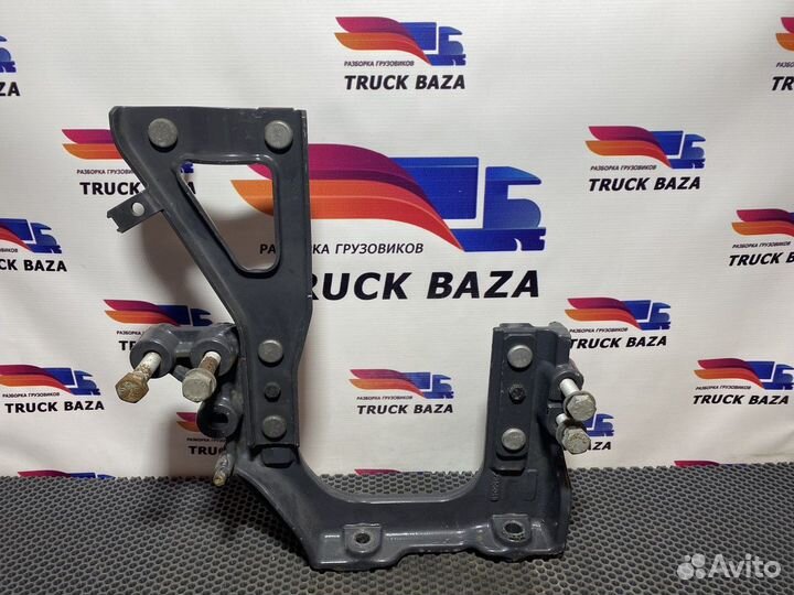 Кронштейн брызговика левого Scania 6-series