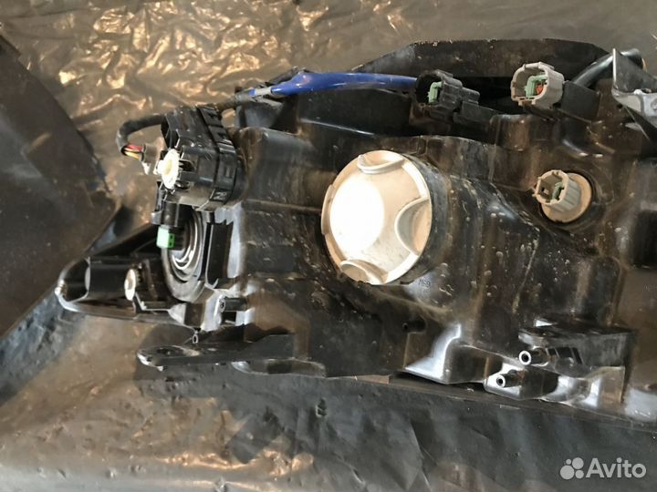 Фара Nissan X-Trail