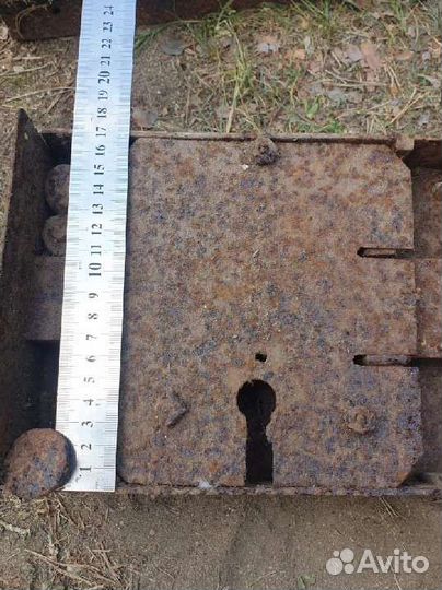 Замок амбарный старинный кованый накладной