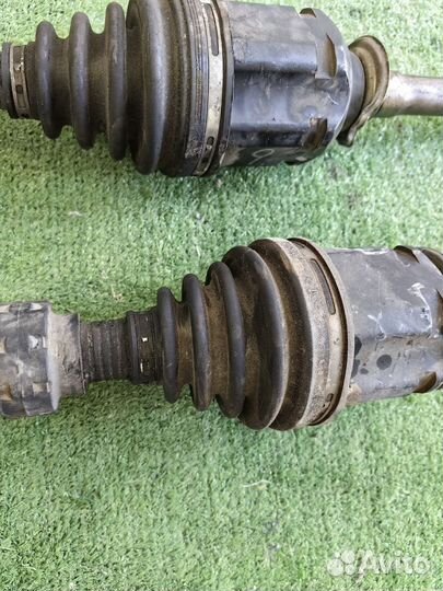 Привода передние Toyota Harrier MCU35 2003 год Про