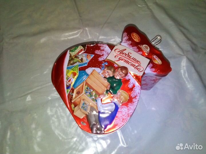 Металлические банки. Есть новогодние