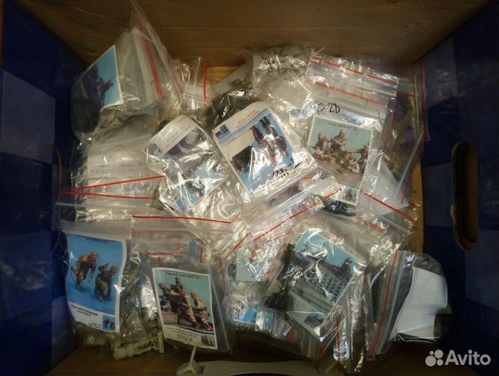 Смоляные фигурки фирмы 