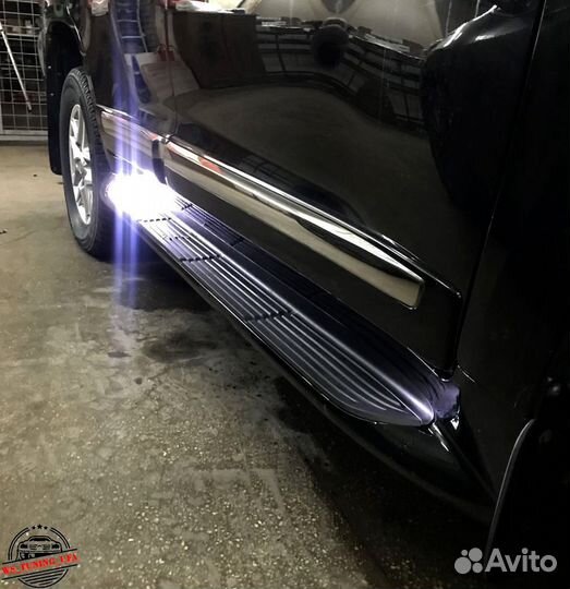 Пороги с подсветкой Toyota Land Cruiser 200 R663
