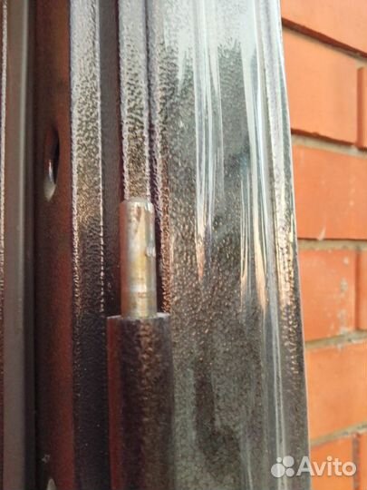 Продам металлические двери Интерио темный орех