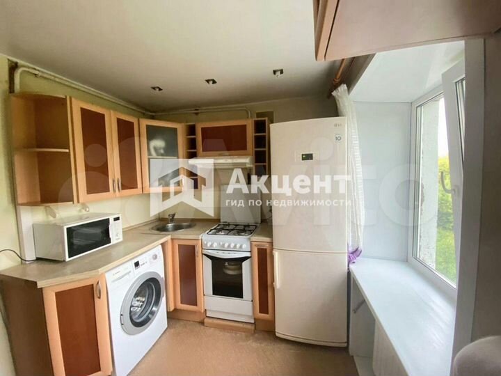 2-к. квартира, 40 м², 3/3 эт.