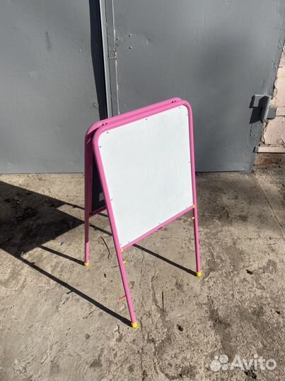 Столик детский и магниткая доска