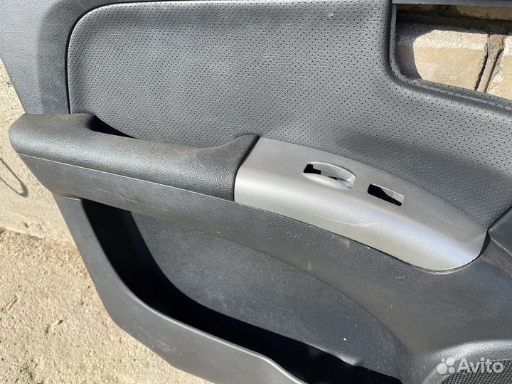 Обшивка двери Kia sportage 2