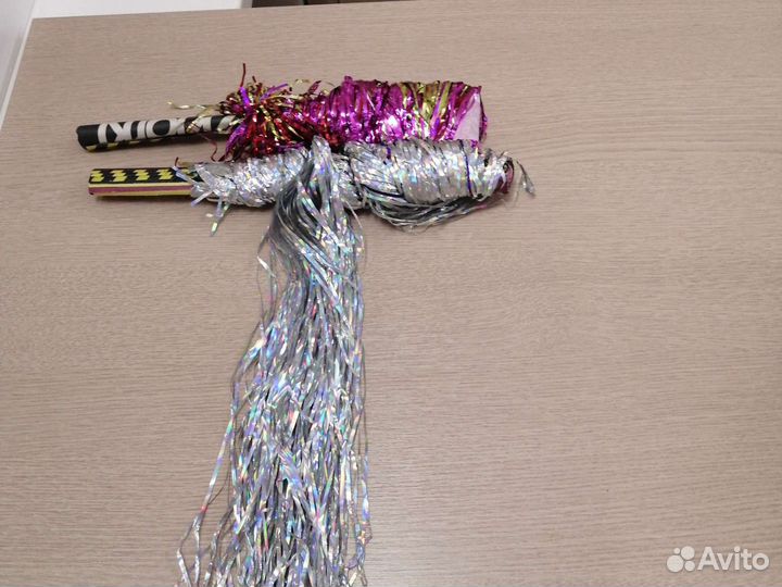 Новогодняя мишура и дождик