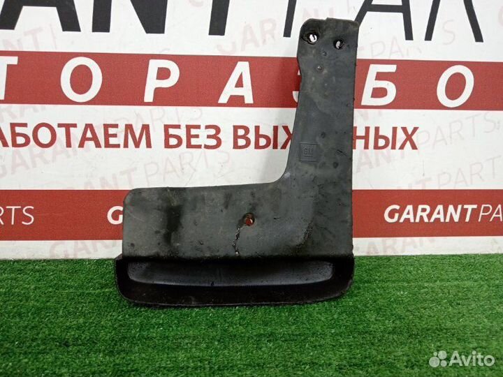 Брызговик передний левый Cadillac Cts 2