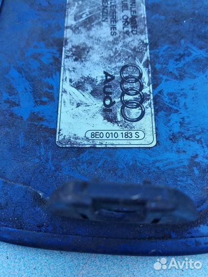 Крышка лючка бензобака 8E0010183S