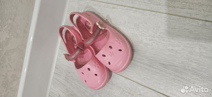 Сандали кроксы