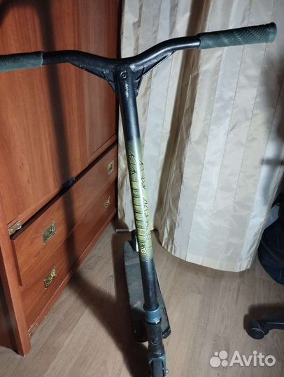 Самокат District HTC