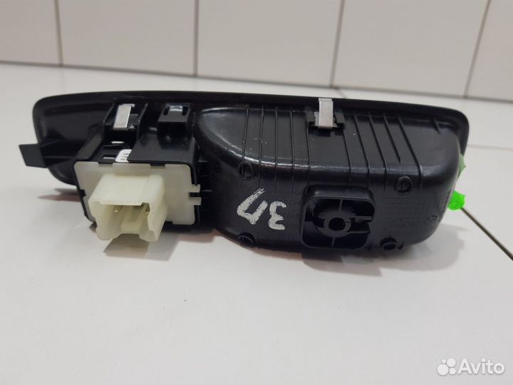 Кнопка стеклоподъемника задняя правая