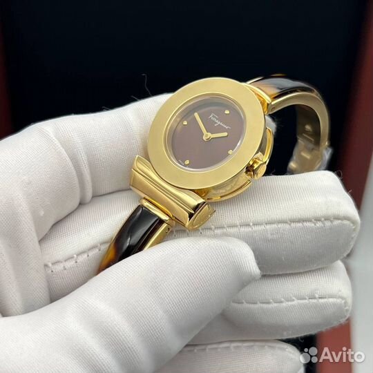 Часы женские Salvatore Ferragamo