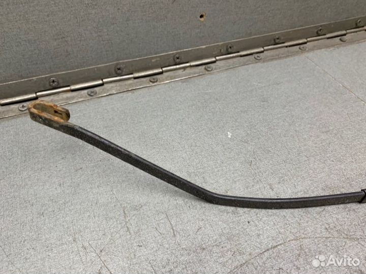 Поводок дворника правый Mitsubishi Lancer 8 CB 1.3