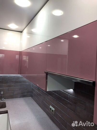 П-образный кухонный гарнитур современный