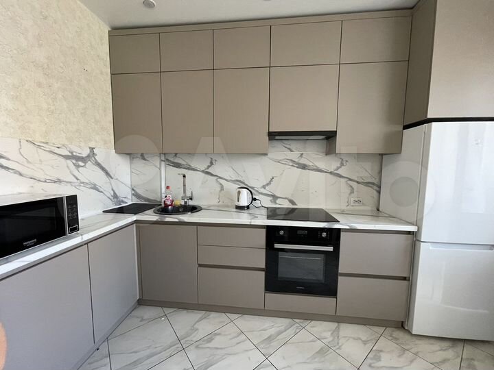2-к. квартира, 60 м², 3/17 эт.