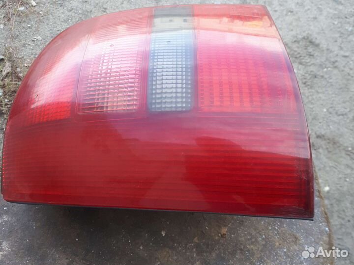Задний левый фонарь ауди а4 б5