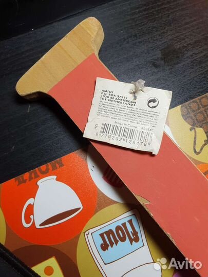 Вешалка стилизована под биту для лапты