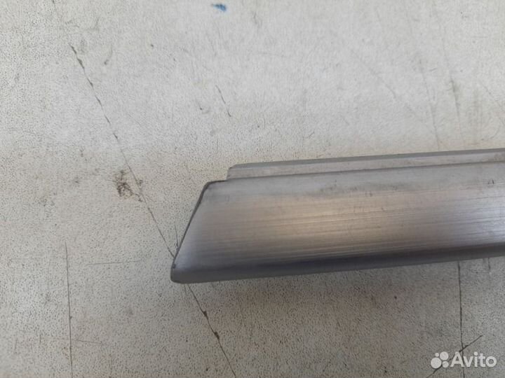 Накладка обшивки двери передняя правая Toyota Land