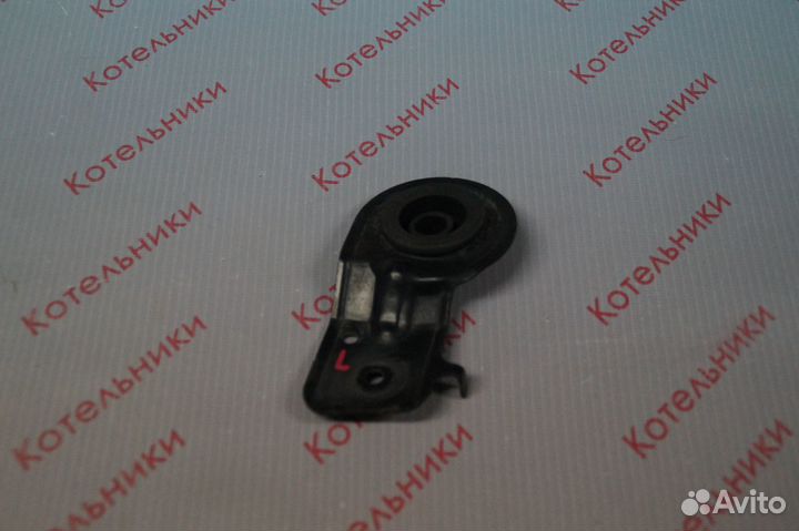 Nissan 21543-AU011 Кронштейн радиатора L