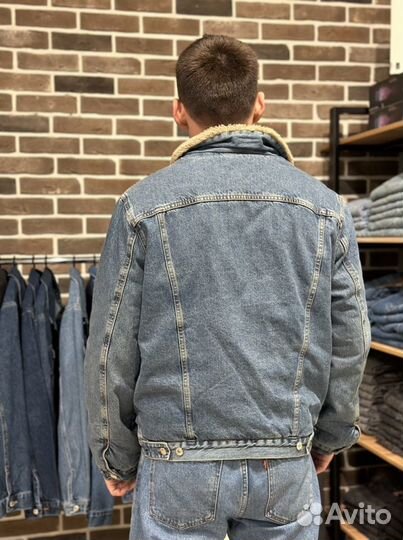 Джинсовка Levis с мехом новая