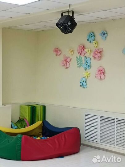 Круглый сухой бассейн с шариками