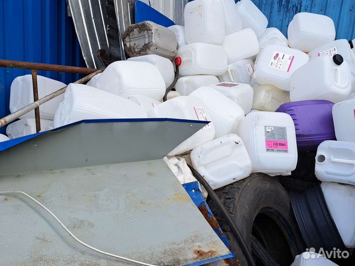 Канистры пластиковые бу 20 литров