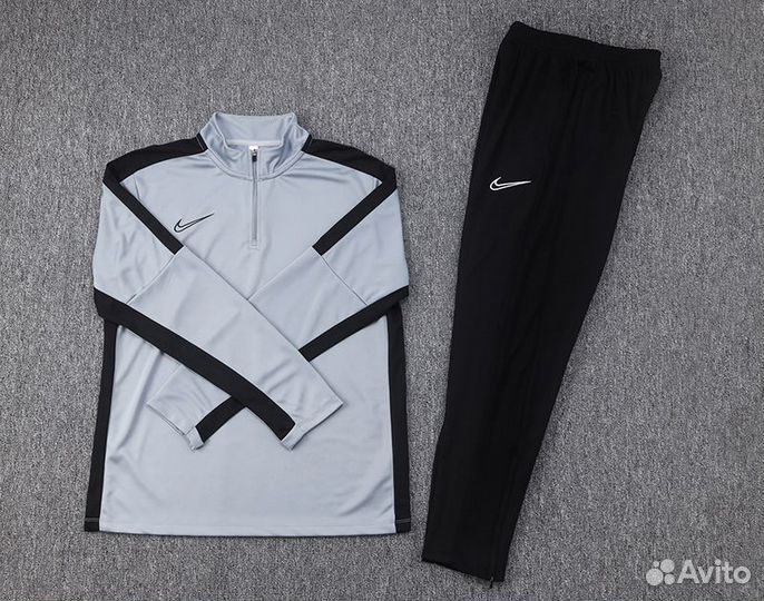 Спортивный костюм Nike тренировочный