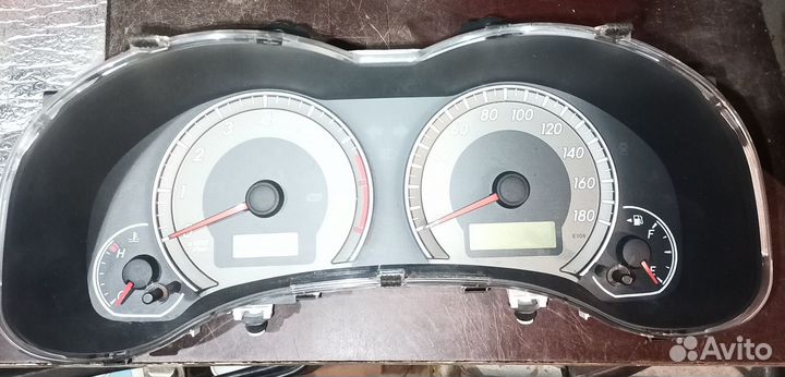 Панель приборов на Toyota Corolla Axio Fielder