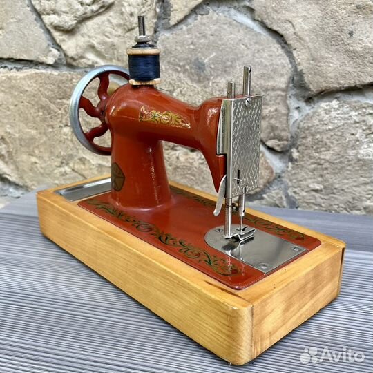 Детская швейная машинка СССР