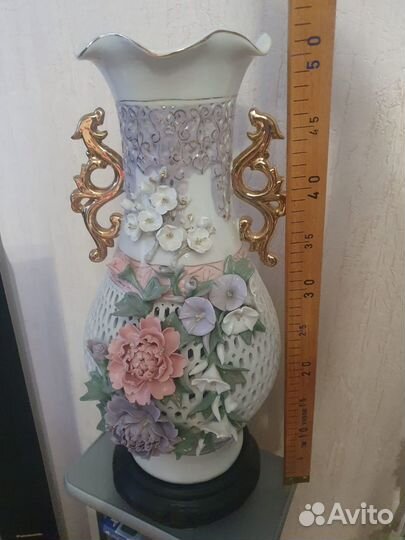 Вазы фарфоровые