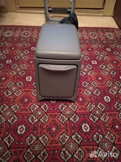 Бардачок между сиденьями Subaru Forester SG