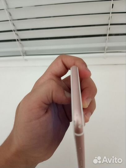 Телефон iPhone 7