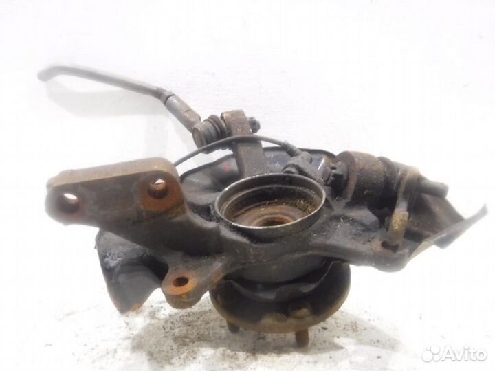 Кулак передний правый