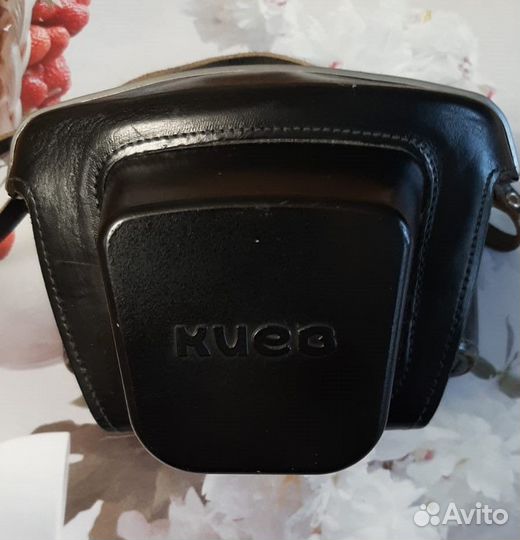 Пленочный зеркальный фотоаппарат Киев-19