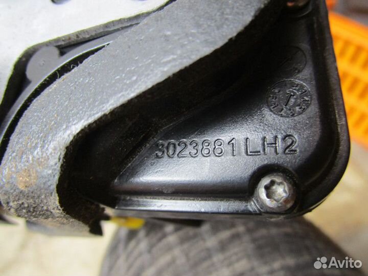 Замок двери передней левой Opel Astra J 2010-2017