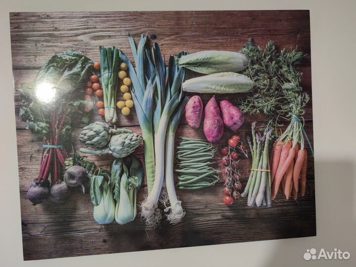 Статуэтка, подсвечник, шкатулка, картины