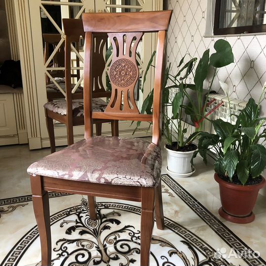 Стол со стульями