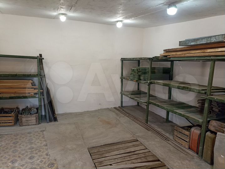 Гараж, > 30 м²