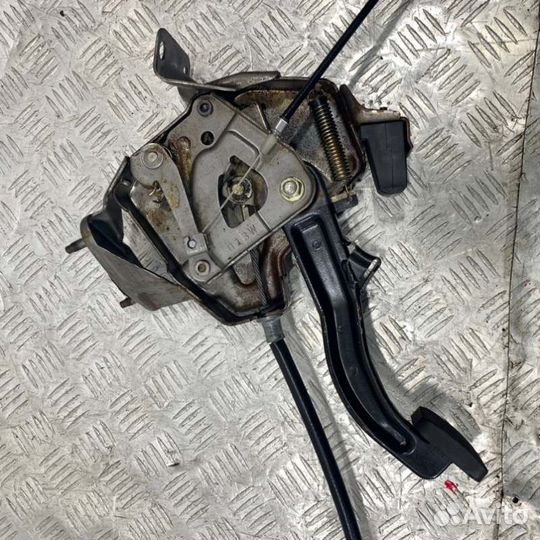 Педаль стояночного тормоза Toyota Chaser LX90 2LTE