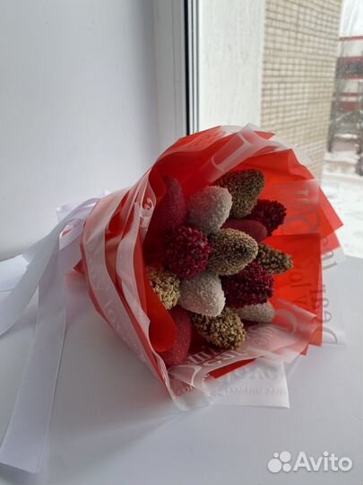 Клубника в шоколаде букет