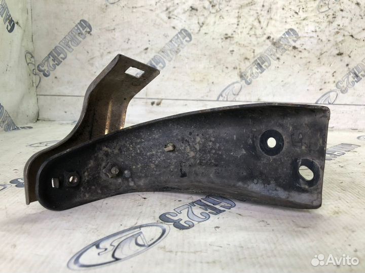 Крепление подушки кпп Mazda 6 GG