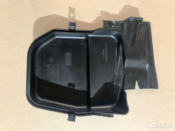 Крышка салонного фильтра левая Bmw 1-Series E87