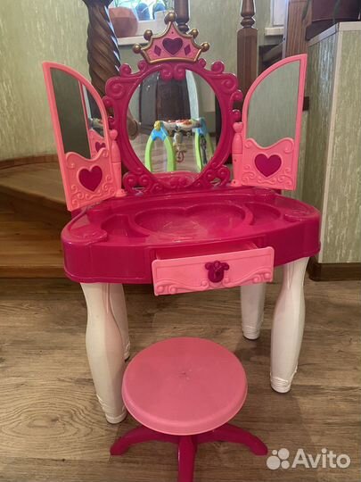 Детский туалетный столик-трюмо
