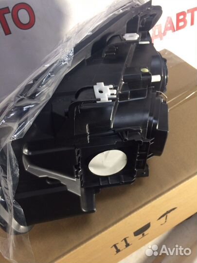 Bmw X1 E84(2009-2015) фара новая биксенон правая