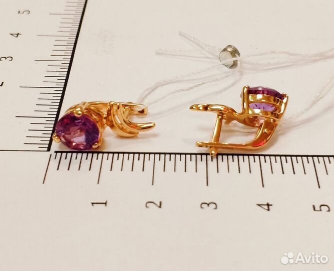 Золотые серьги с камнем