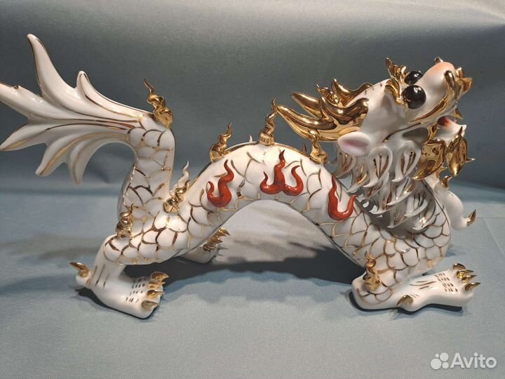 Дракон фарфор статуэтка