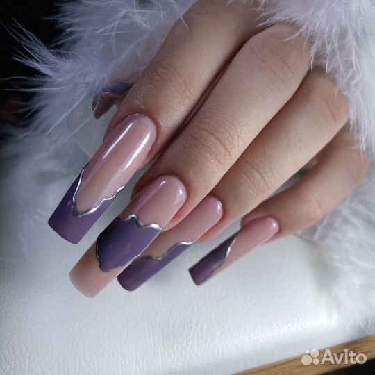 Модель на маникюр