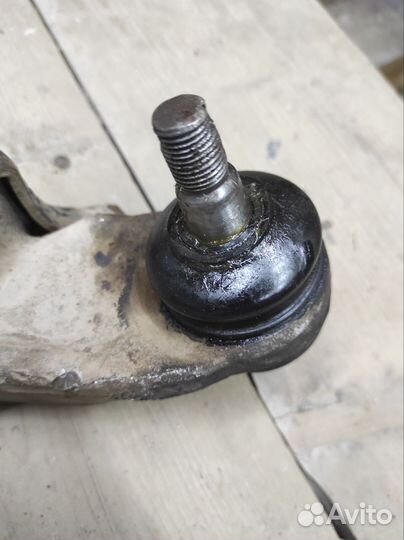 Рычаг передний левый нижний Cedric y34